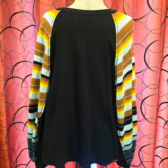 We The Free ๐ค๐๐ค Free People ๐ค๐๐ค Striped Sleeve Black Top / Tunic M/L - Picture 6 of 9